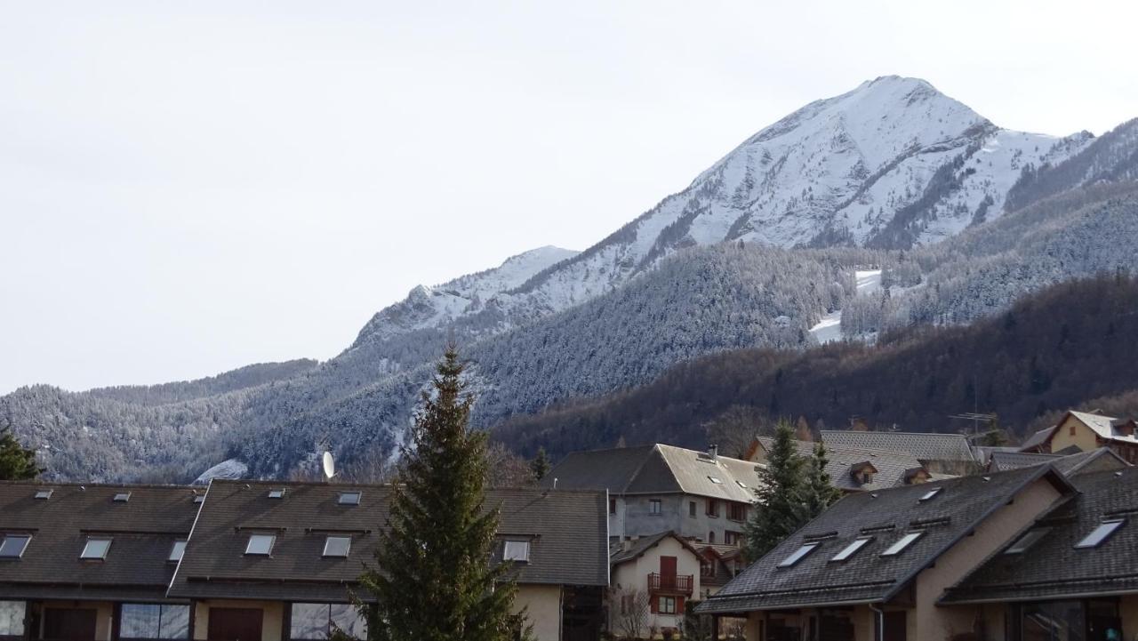 Appartement Offrant Une Magnifique Vue Des Montagnes サン・レジェ・レ・メレーズ エクステリア 写真