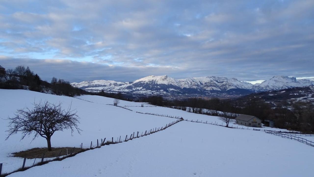 Appartement Offrant Une Magnifique Vue Des Montagnes サン・レジェ・レ・メレーズ エクステリア 写真